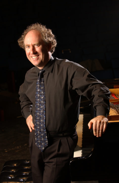 Pianist-conductor Jeffrey Kahane performed Mozart with the Houston Symphony Friday night.